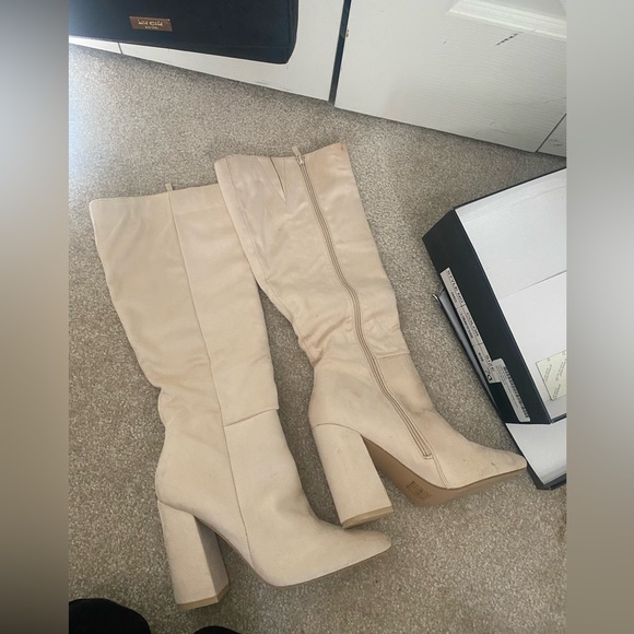 Boots - Picture 5 of 6